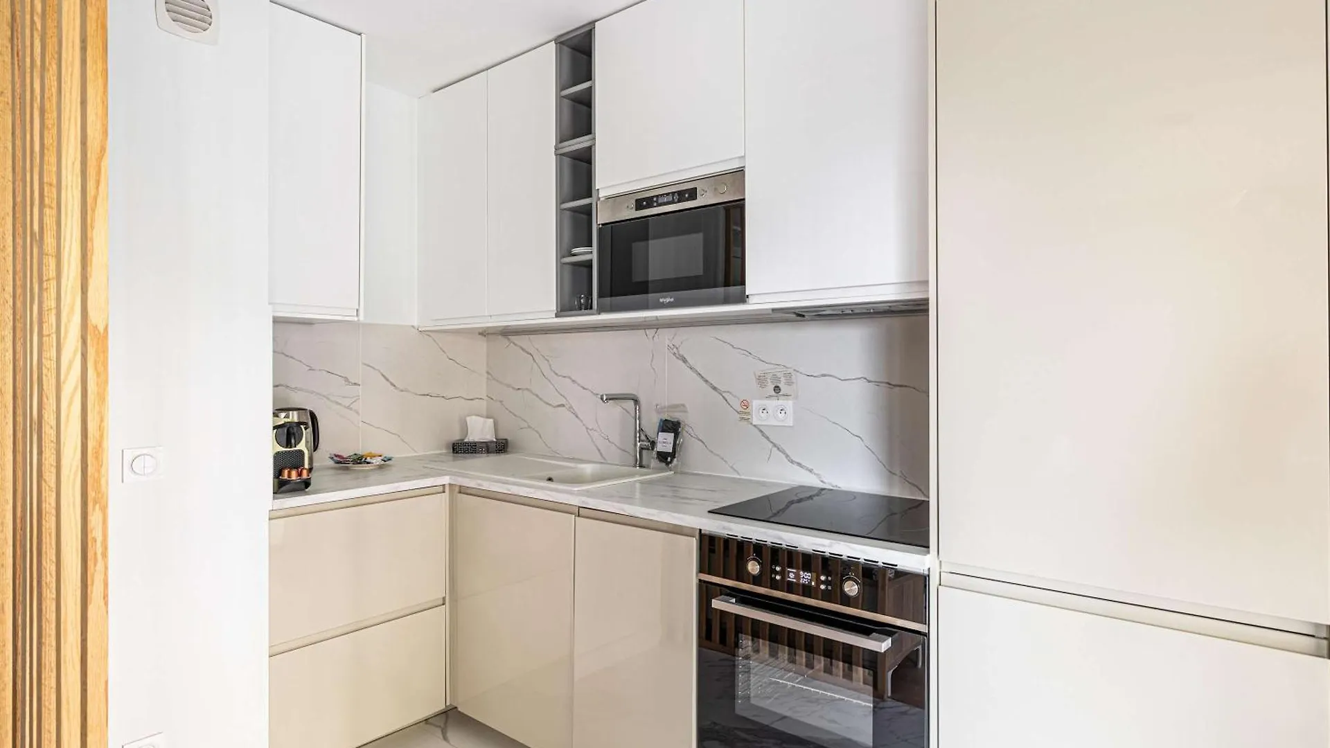 Le Fleuri Avec Terrasse, A Cote Du Martinez, Ideal Pour Un Sejour Plaisant Cannes Apartment