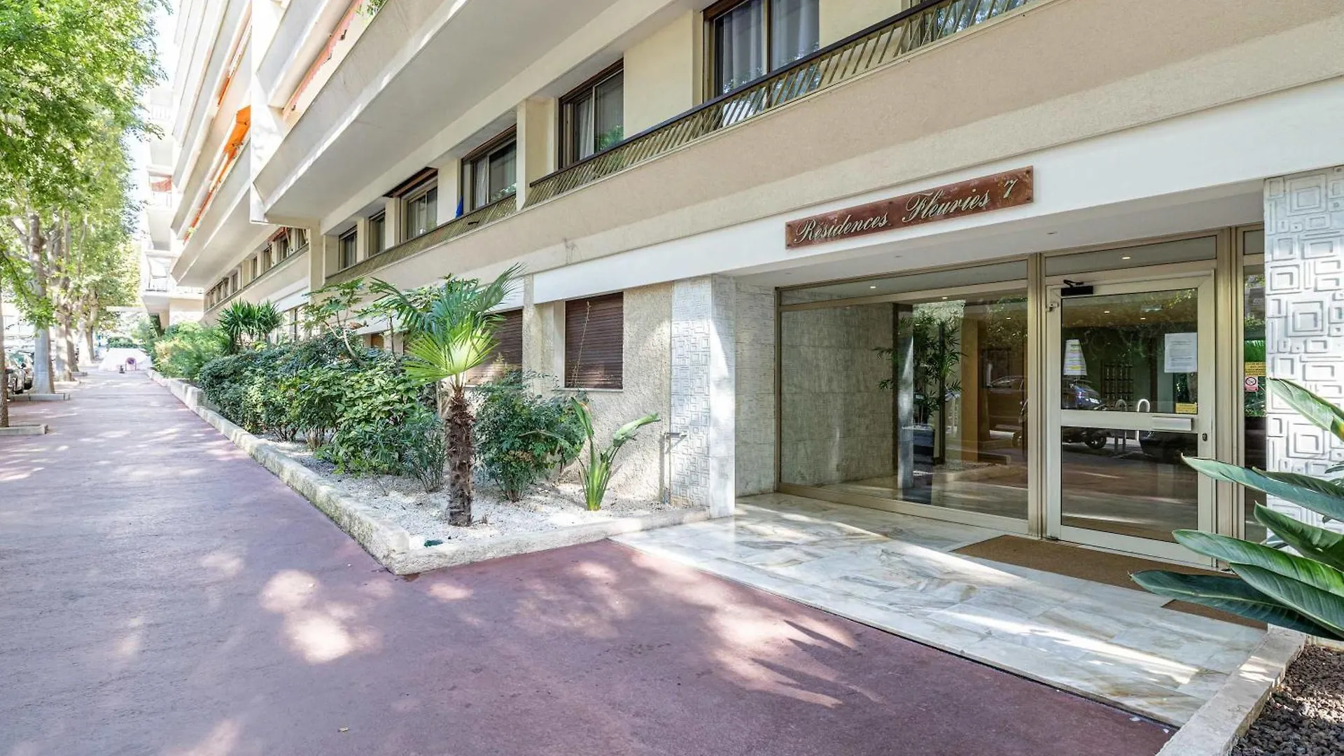 Le Fleuri Avec Terrasse, A Cote Du Martinez, Ideal Pour Un Sejour Plaisant Cannes Apartment